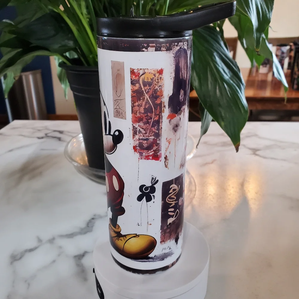 Mickey Mouse 20oz Tumbler  with duo lids 🎉sale
